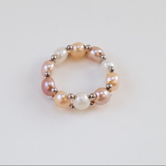 ⚡️Multi-Colored Pearl Rings⚡️ - Picture 2 of 4